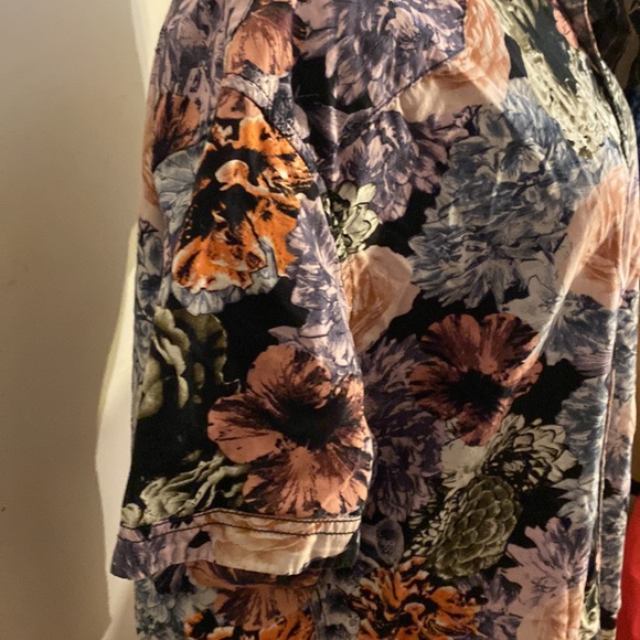 INC International concept size XXXL button down blouse with flowers all over it. - Picture 4 of 9